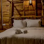 Lamiaceae Wood Cabin