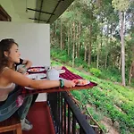 Green Wood Hotel