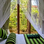 Rich Grove Inn