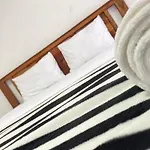 Ella Face Guest Inn