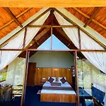 Ella Lovers View Cabins