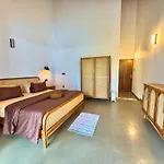Ella Inn Hotel