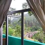 9 Arch View Rest Inn