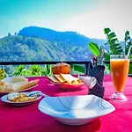 Dimuthu Home Stay