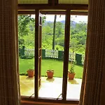 Yoho Villa Nine Arch