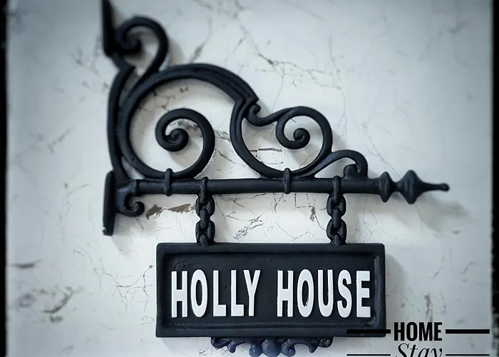 Holly House Homestay