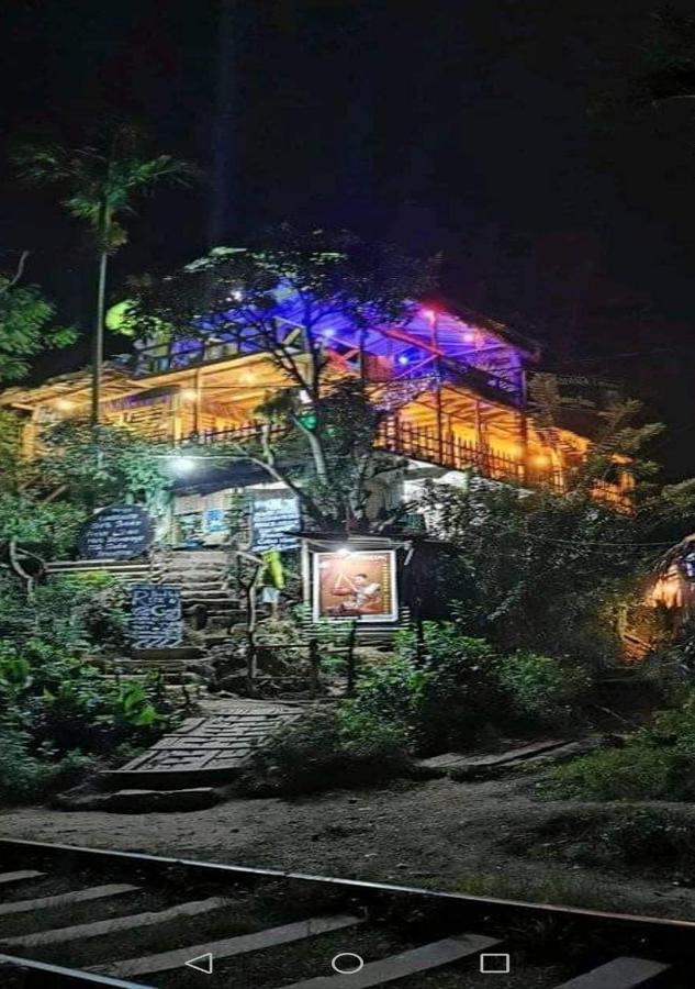 Hostel Tree House Cafe