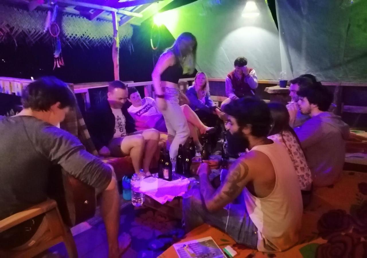 Tree House Cafe Hostel *