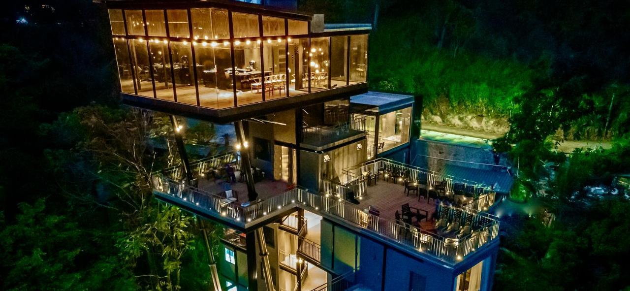 Hide & Hotel 4*