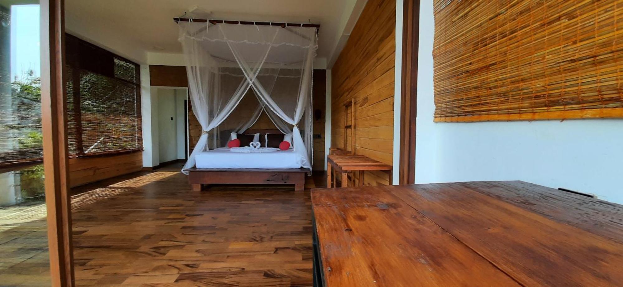 Bed & Breakfast Hearts *
