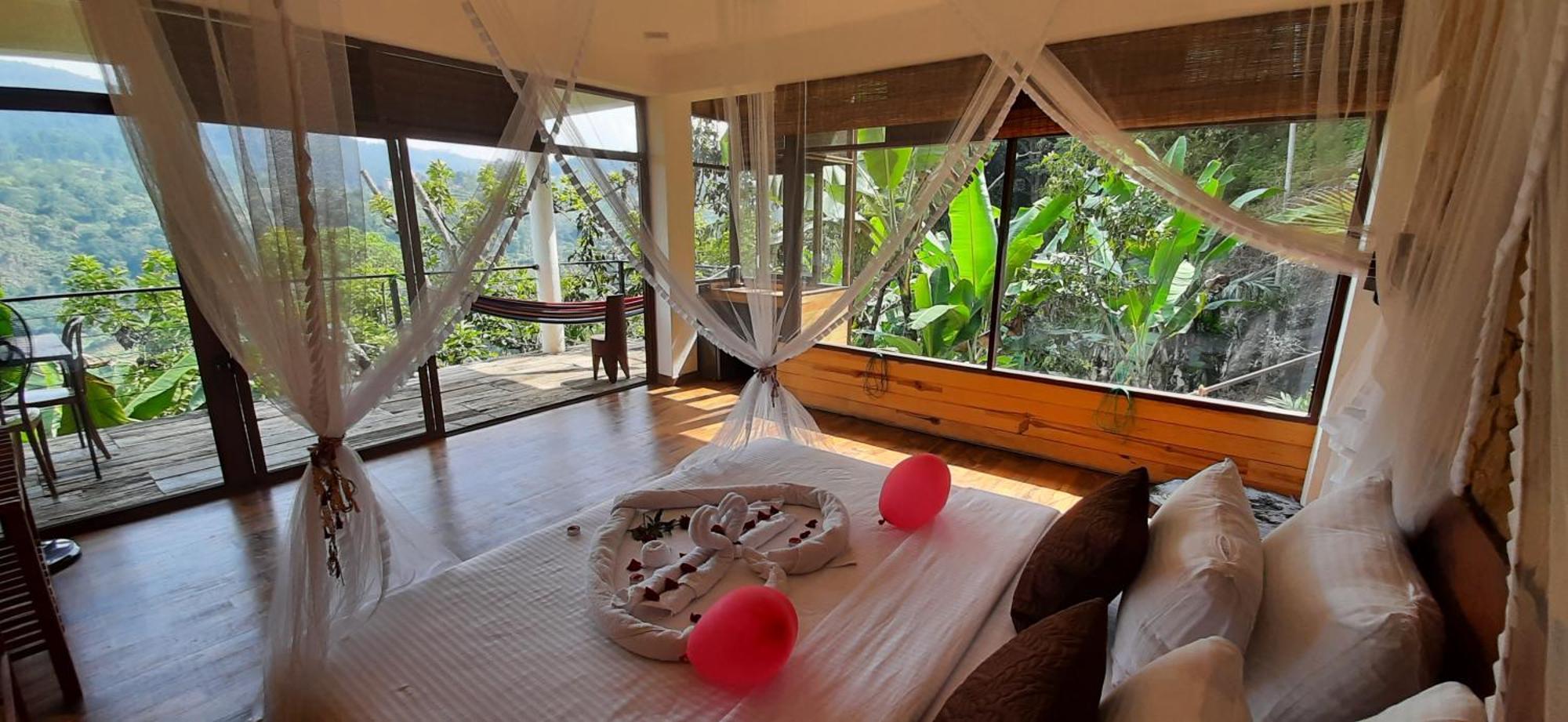 Bed & Breakfast Hearts *