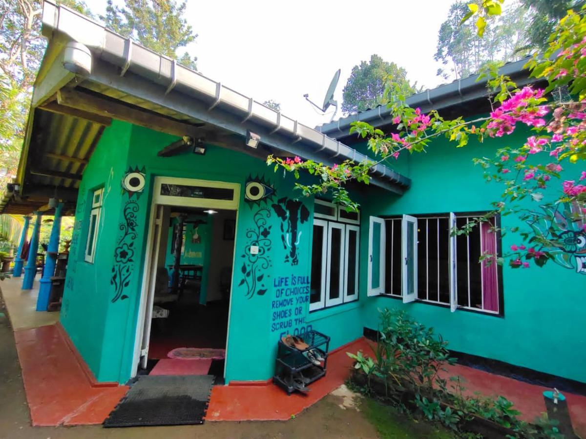 Hostel The 1964 *