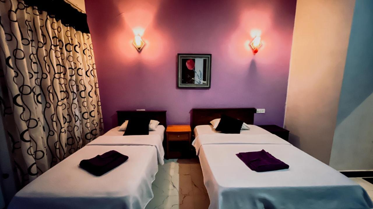 Hotel Adhi's Place
