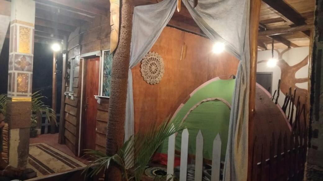 Tree House Cafe *