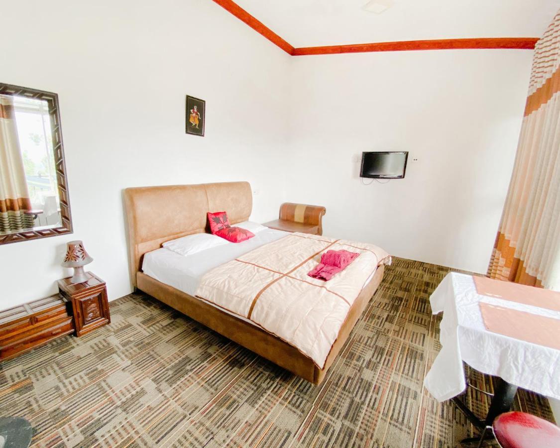 Berghaus Hotel *