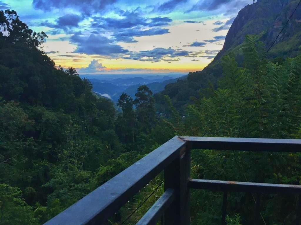 Grand Cliff * Ella