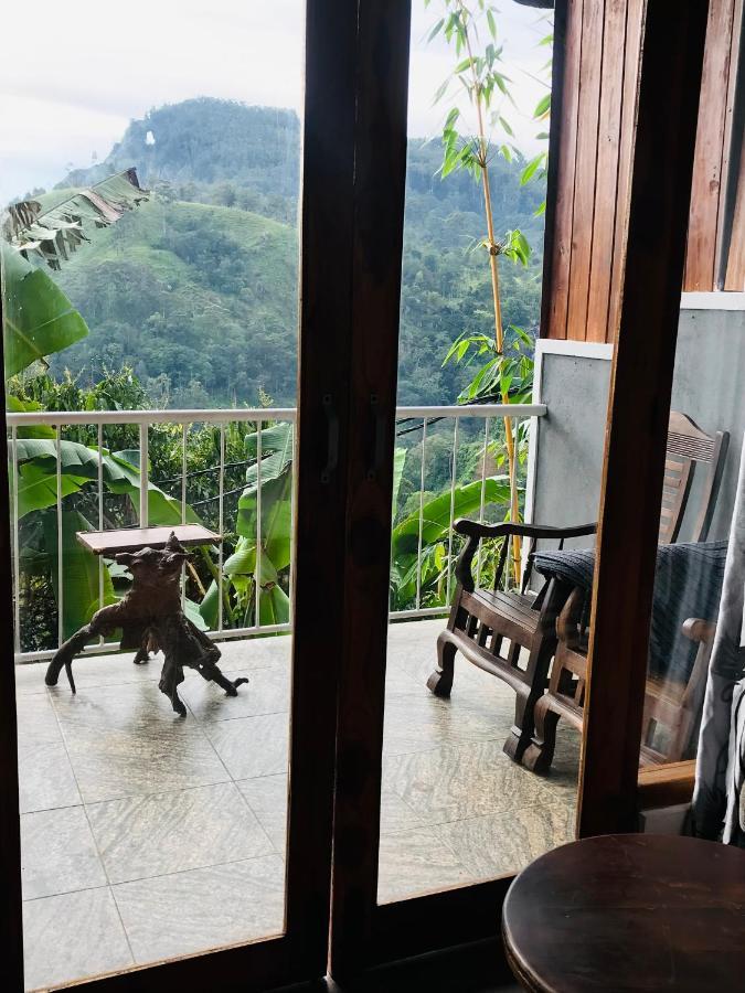 Hotel Hide View