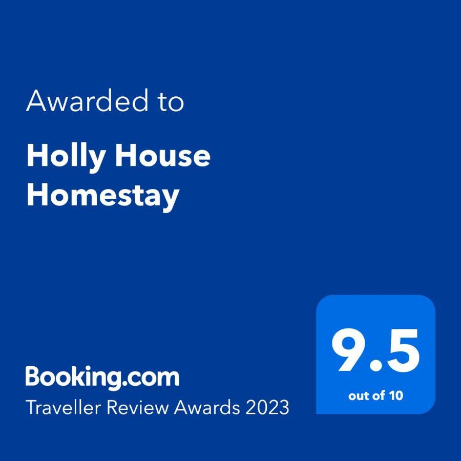 Holly House Homestay *
