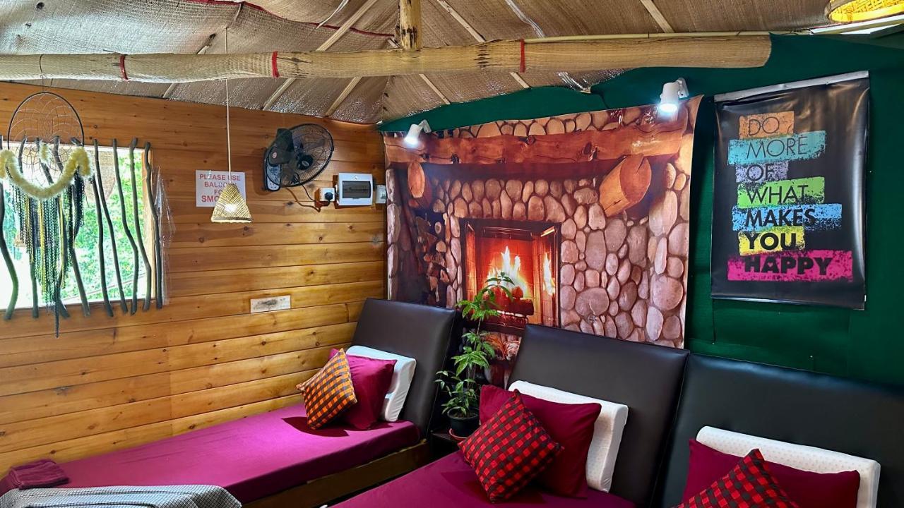 A Lounge And Cafe * Ella