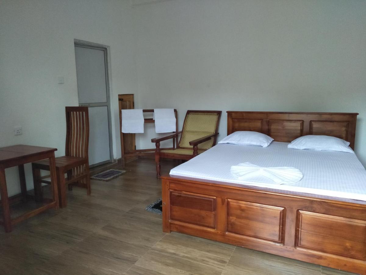 Green Cage & Restaurant Hotel