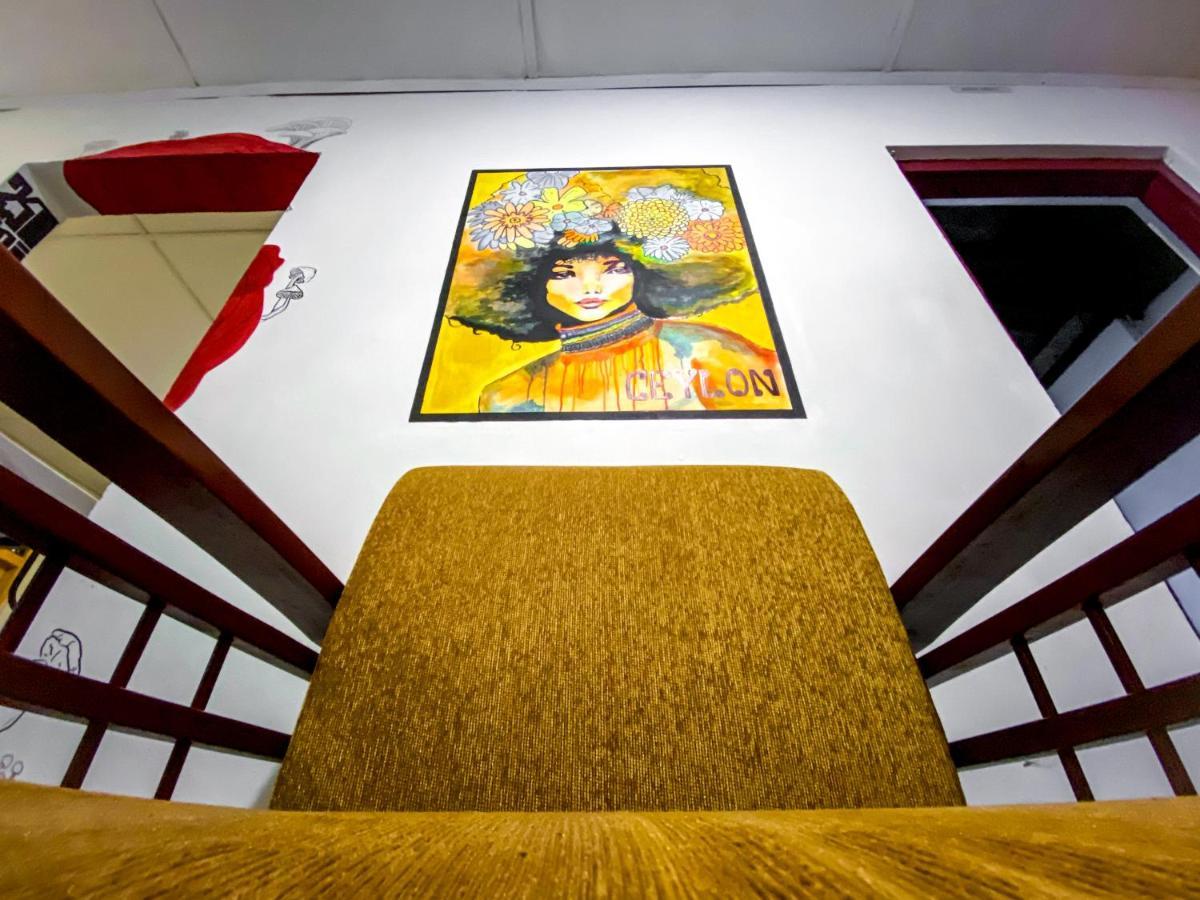 Mad Monkey And Lounge