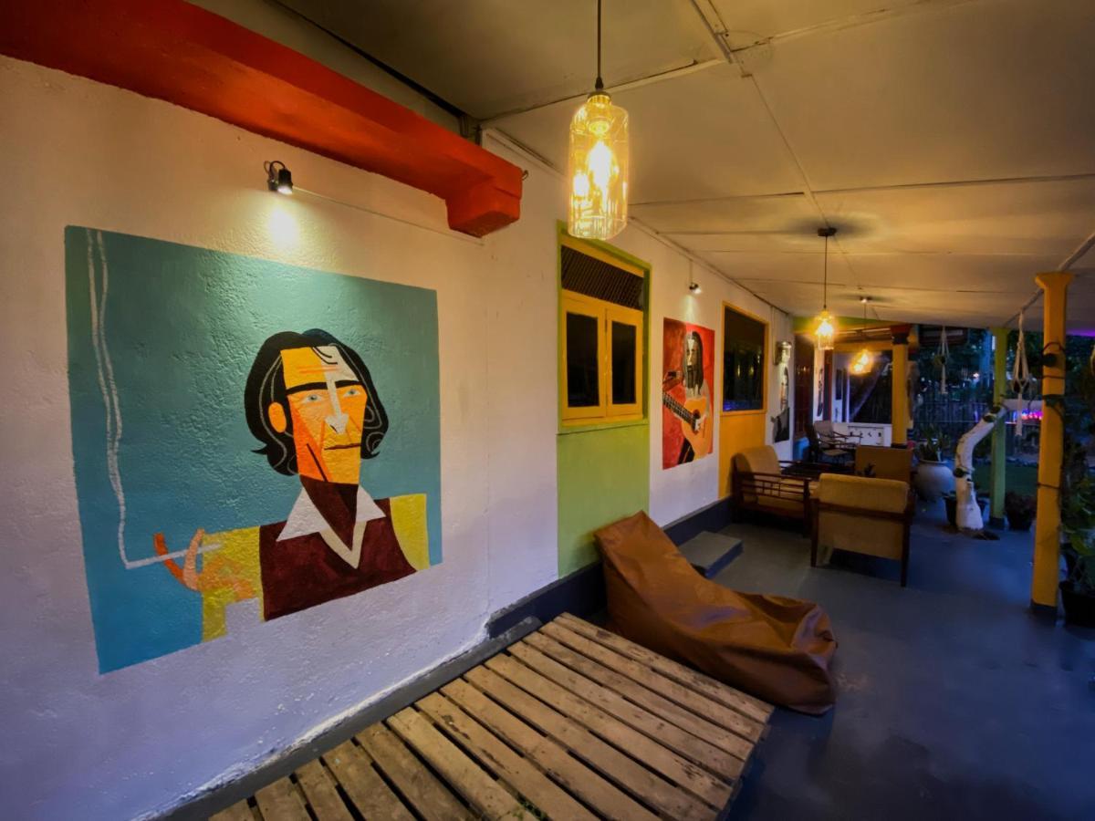 Mad Monkey And Lounge Hostel *