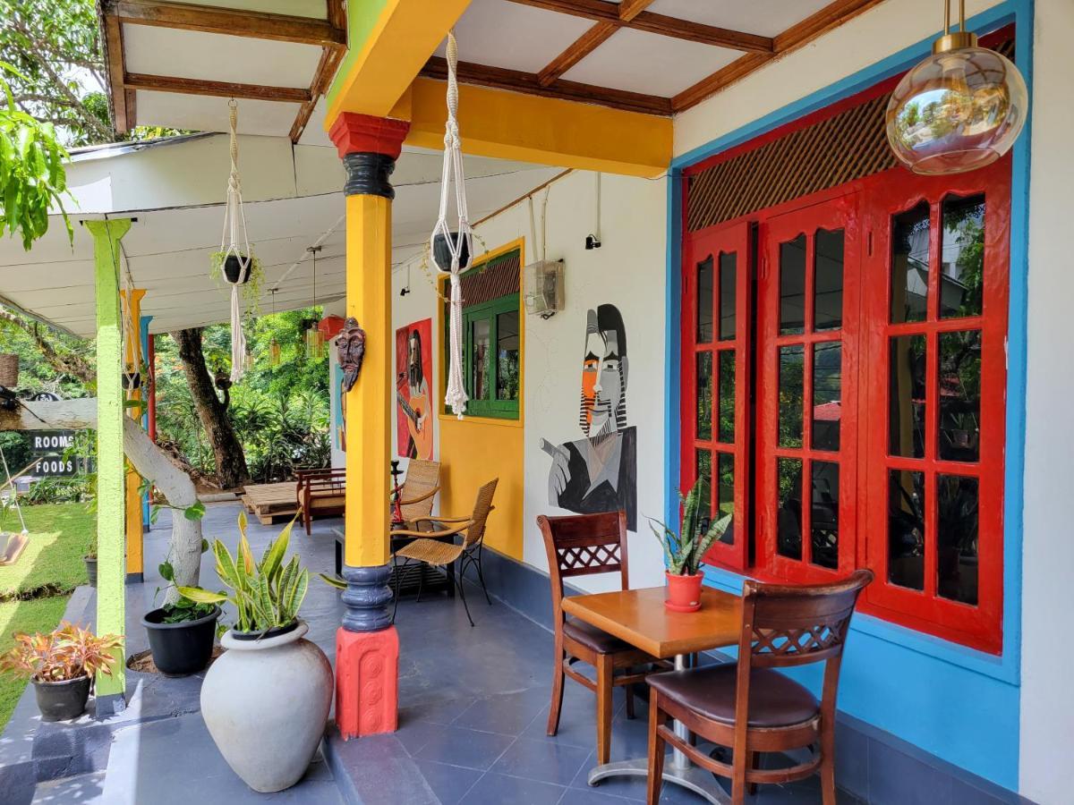 Mad Monkey And Lounge Hostel *