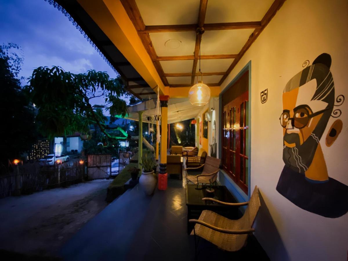 Mad Monkey And Lounge Hostel