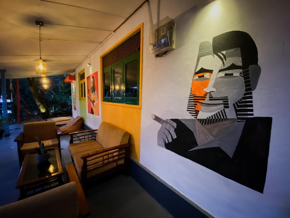 Mad Monkey And Lounge