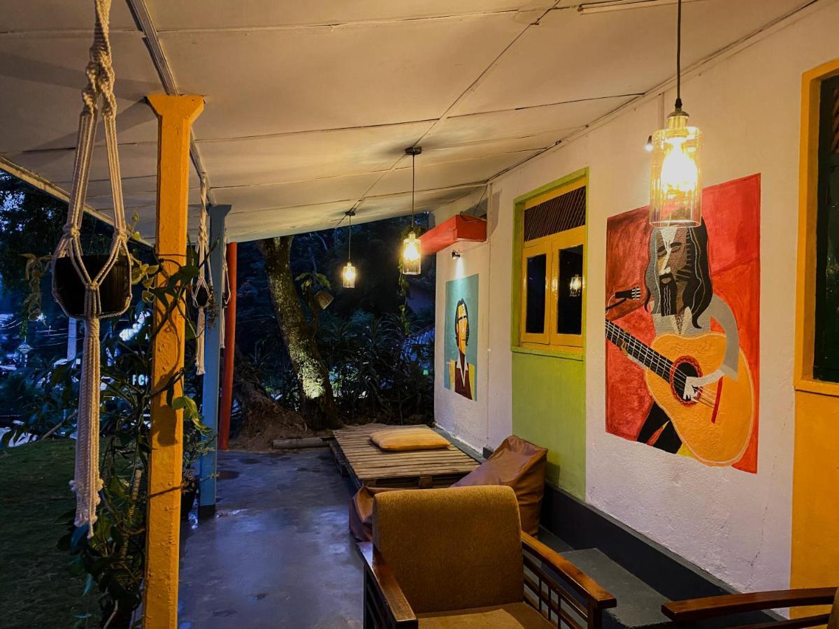 Mad Monkey And Lounge