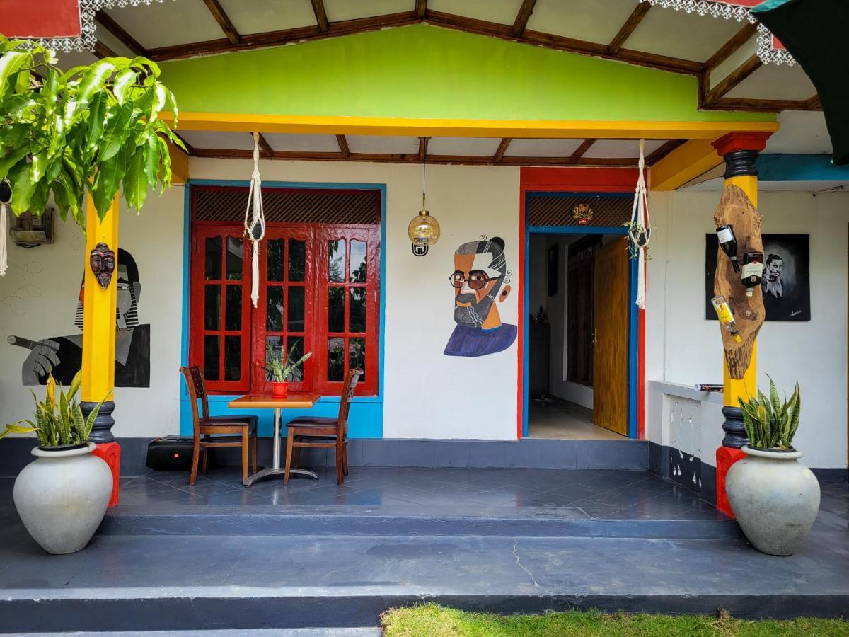 Mad Monkey And Lounge Hostel *
