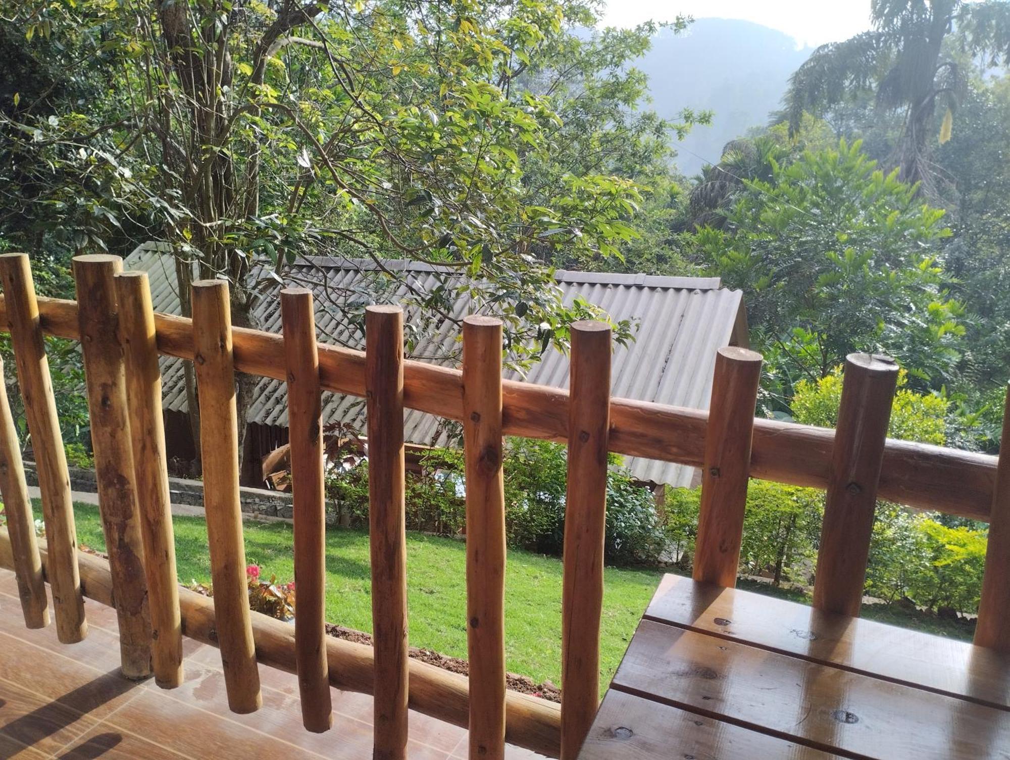 Wood Lodge *