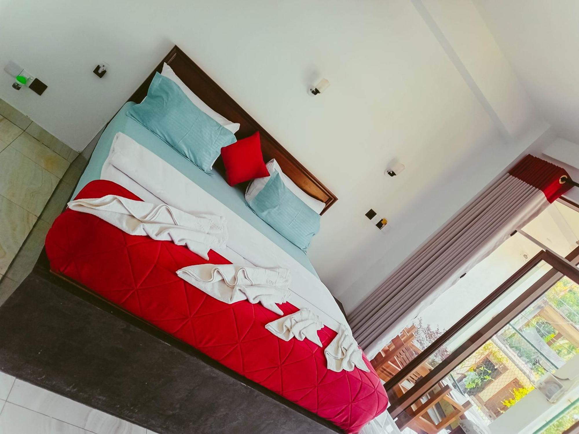 Eyeful Hotel 3*