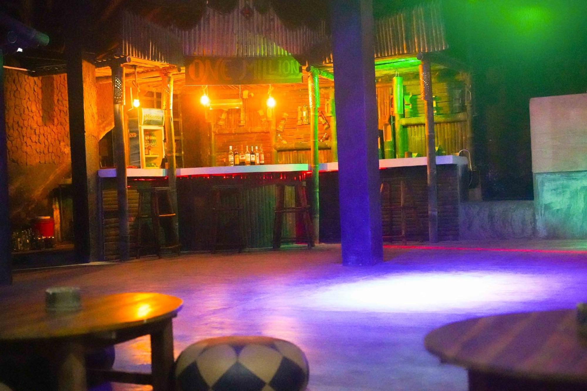 Hostel Ceylon Happy Laugh - *