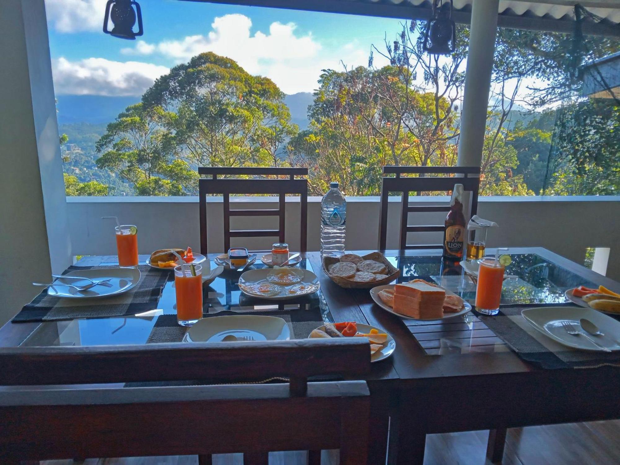 Pleasant View Inn *