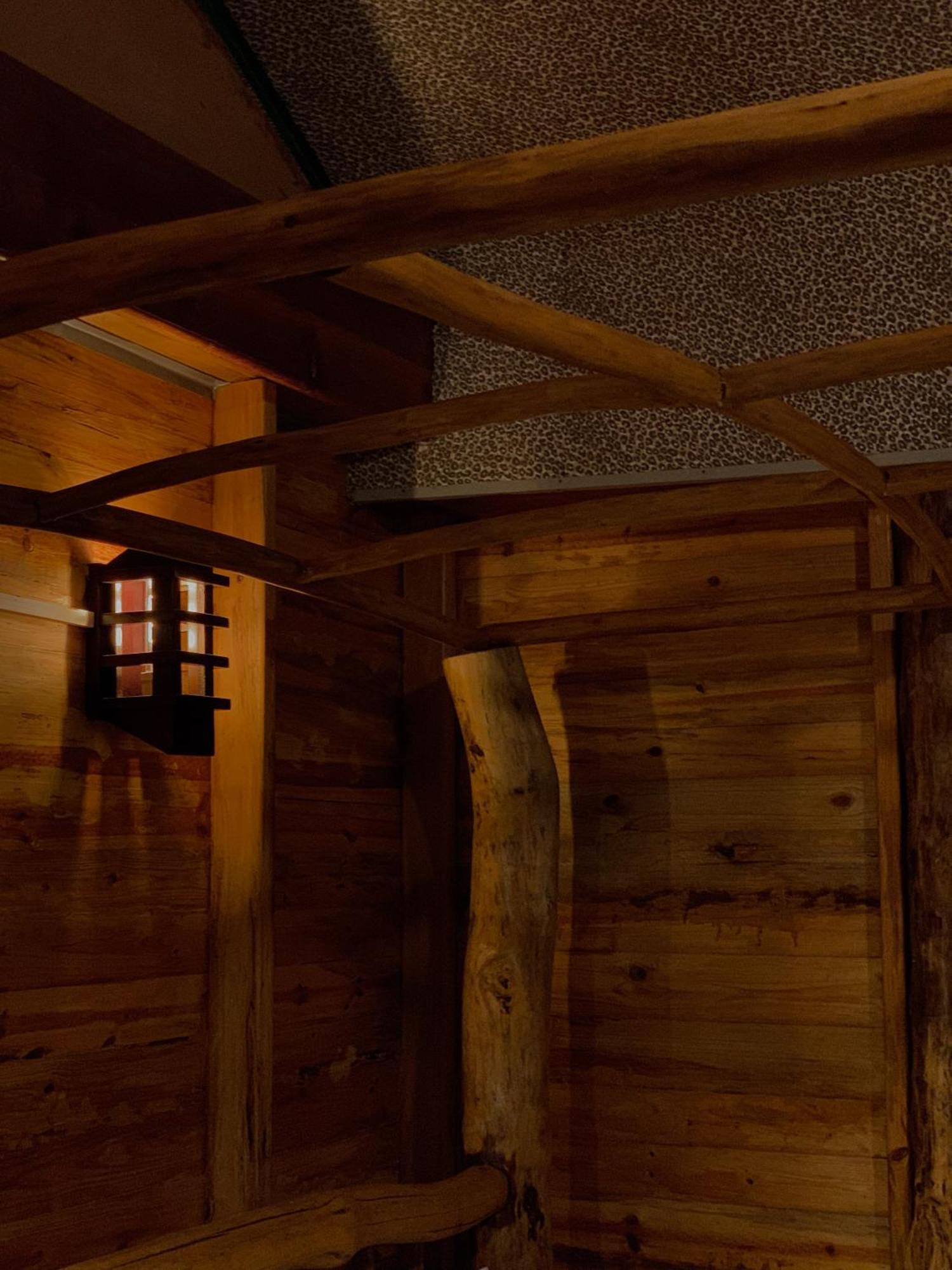 Bed & Breakfast Lamiaceae Wood *