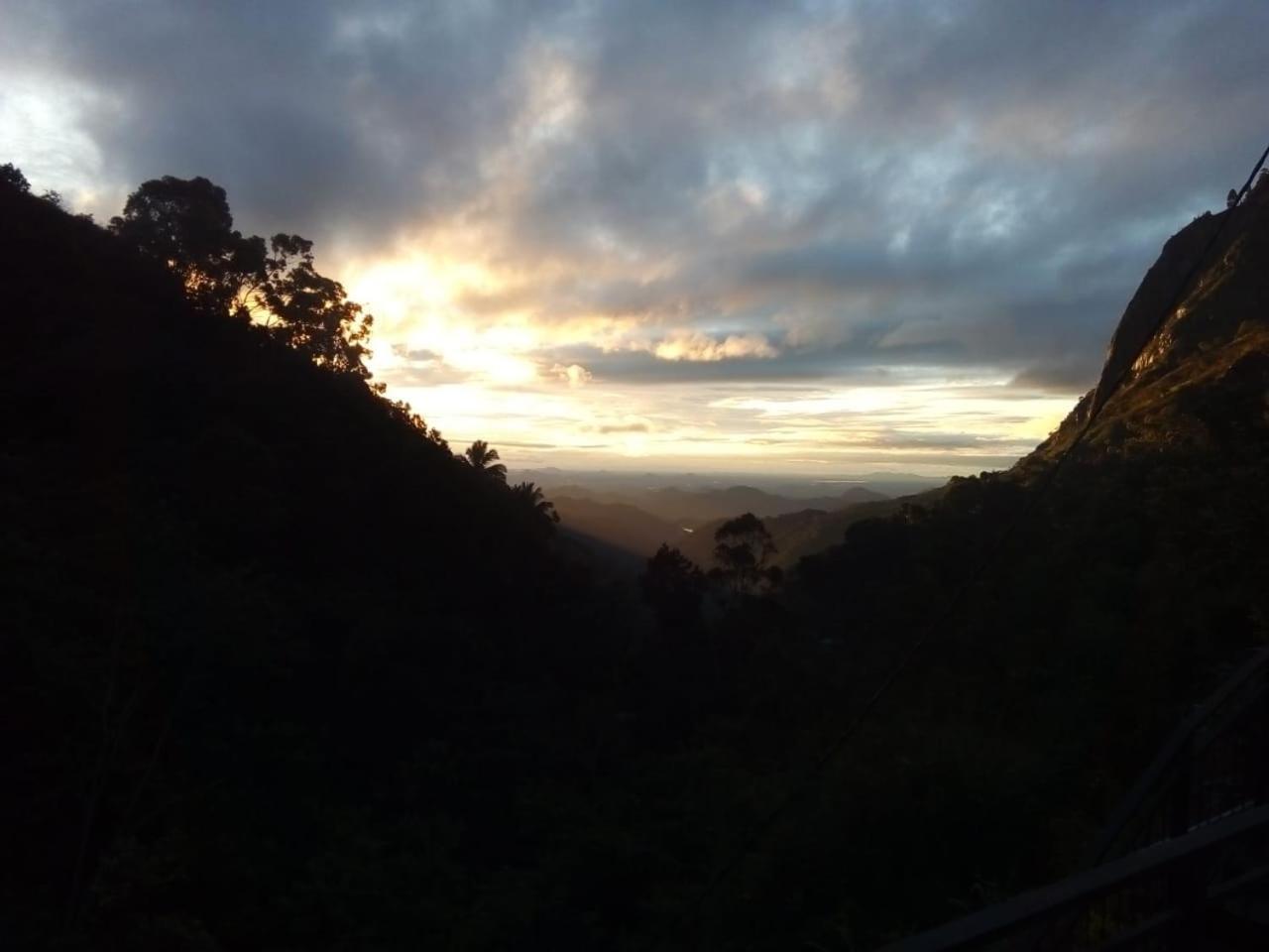 Grand Cliff * Ella