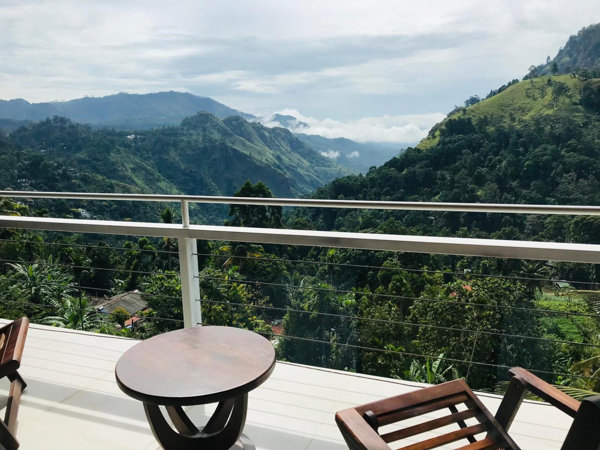 Hotel Hide View