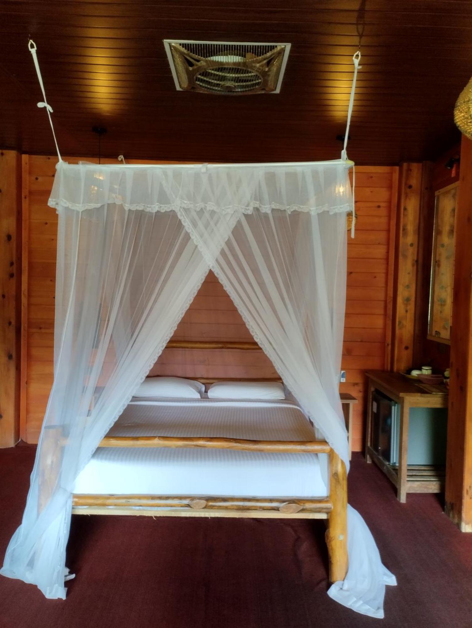 Wood Lodge *