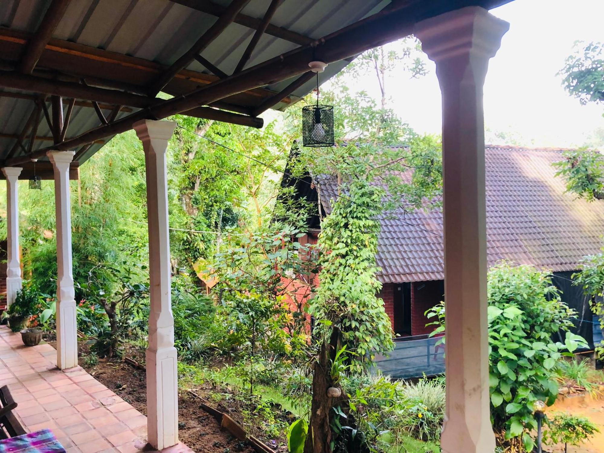 Guest house Little Folly Ella