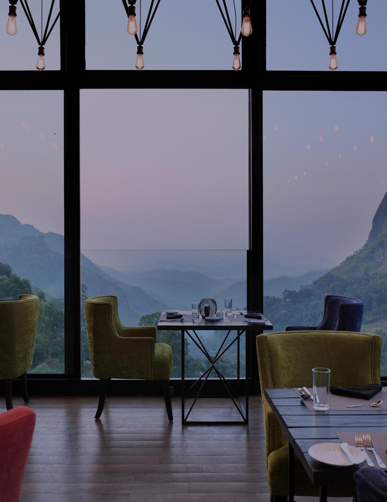 Hotel Hide & 4*