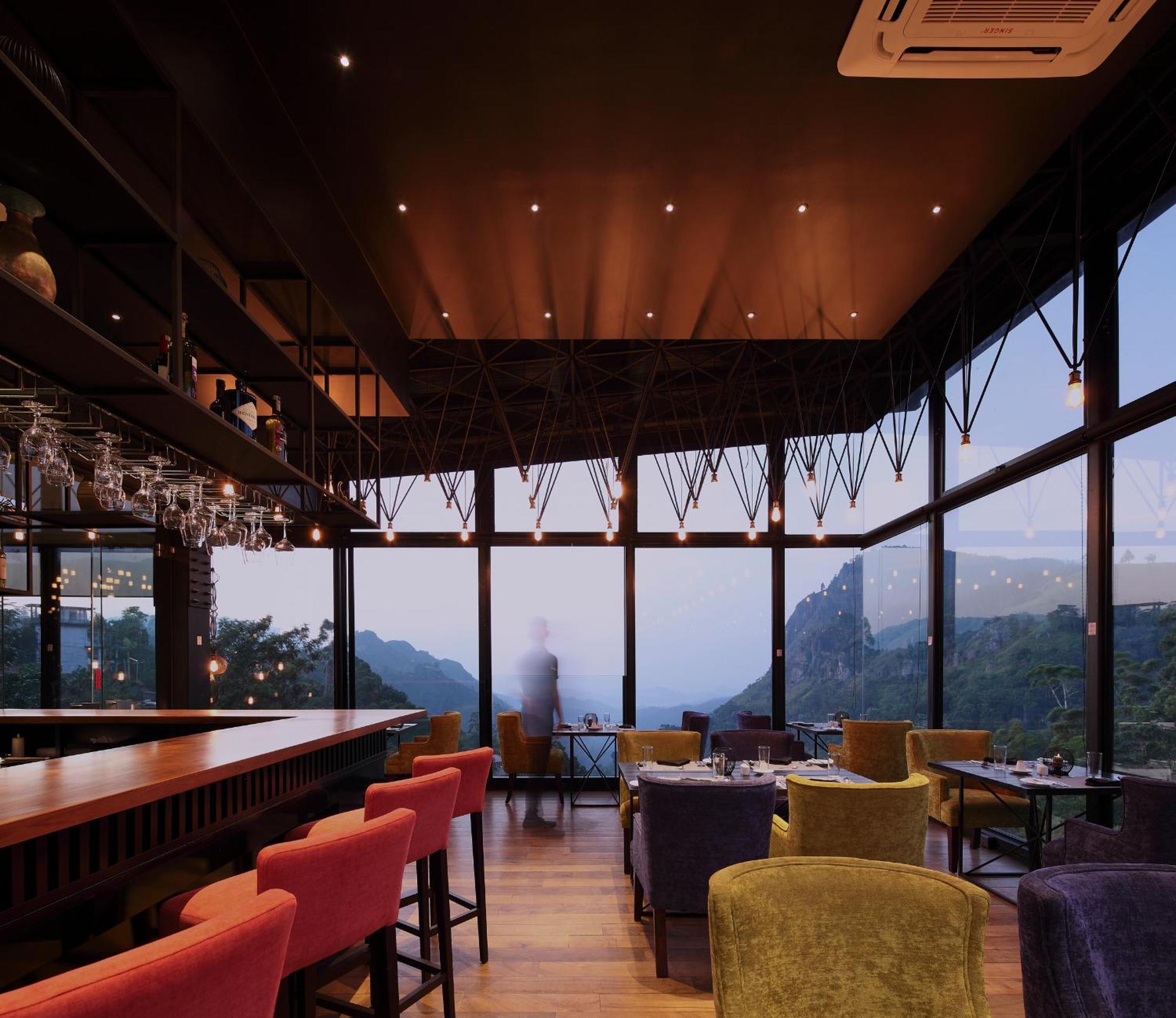 Hotel Hide & 4*