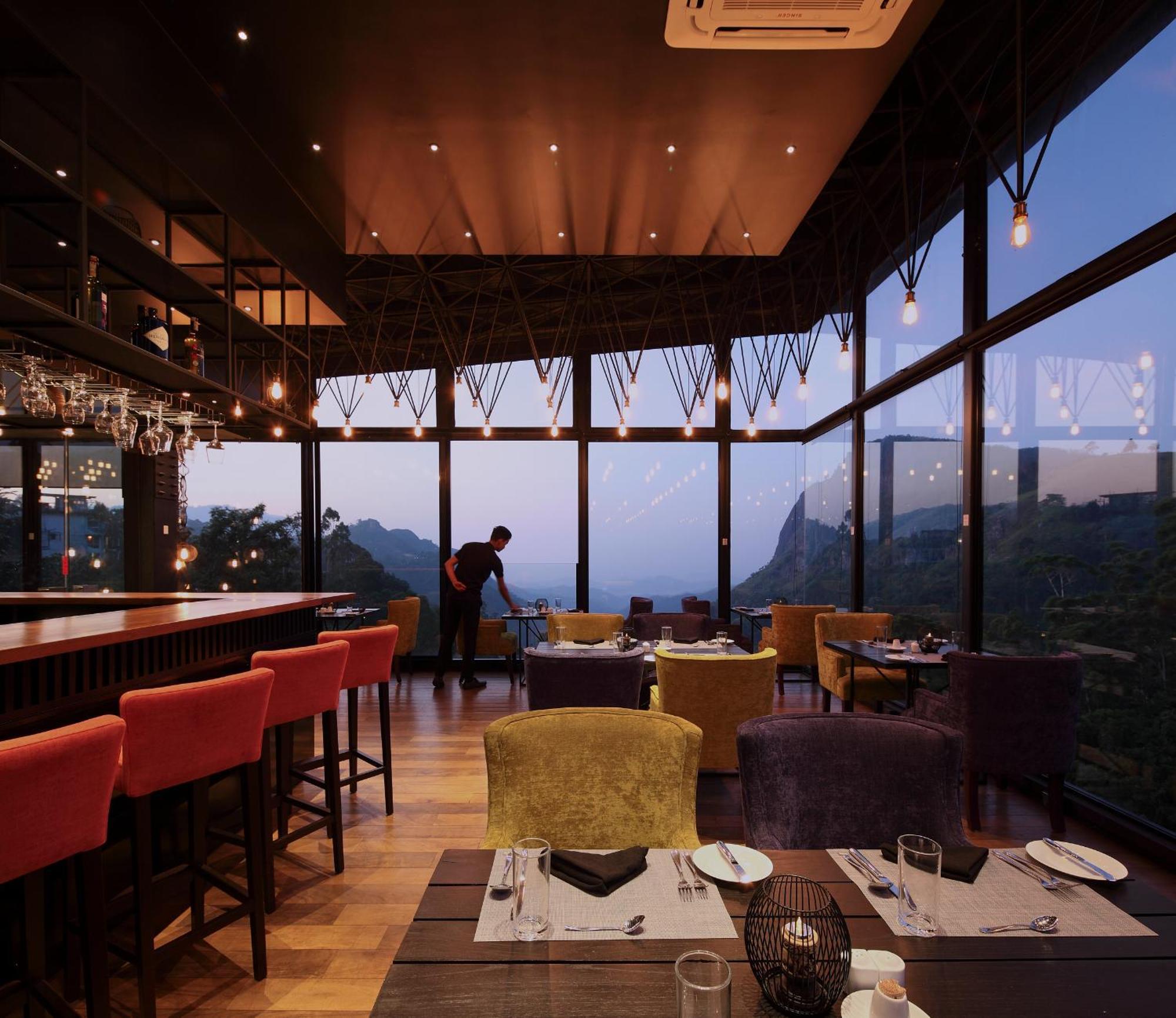 Hotel Hide & 4*