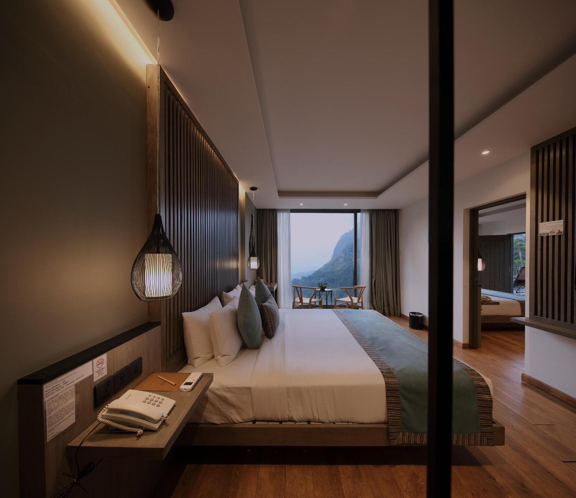Hotel Hide & 4*