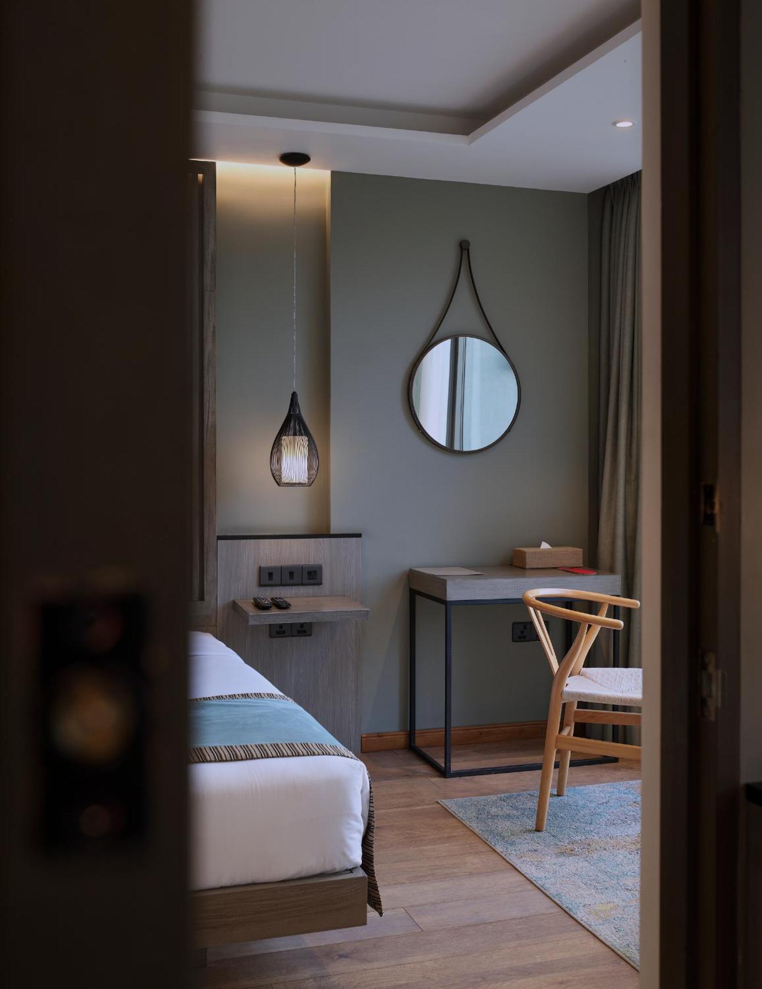 Hotel Hide & 4*