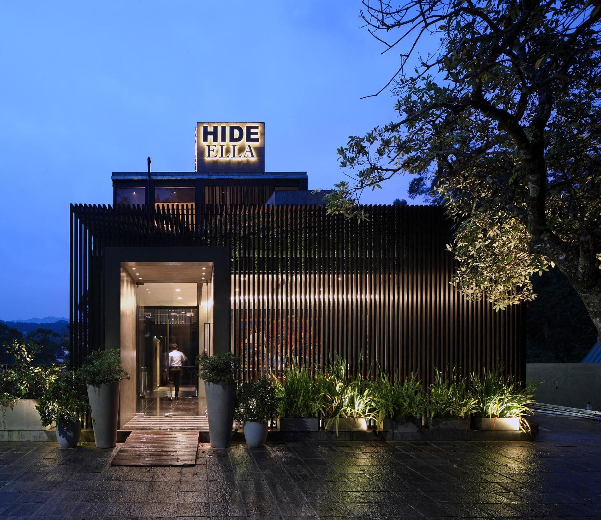 Hide & 4*