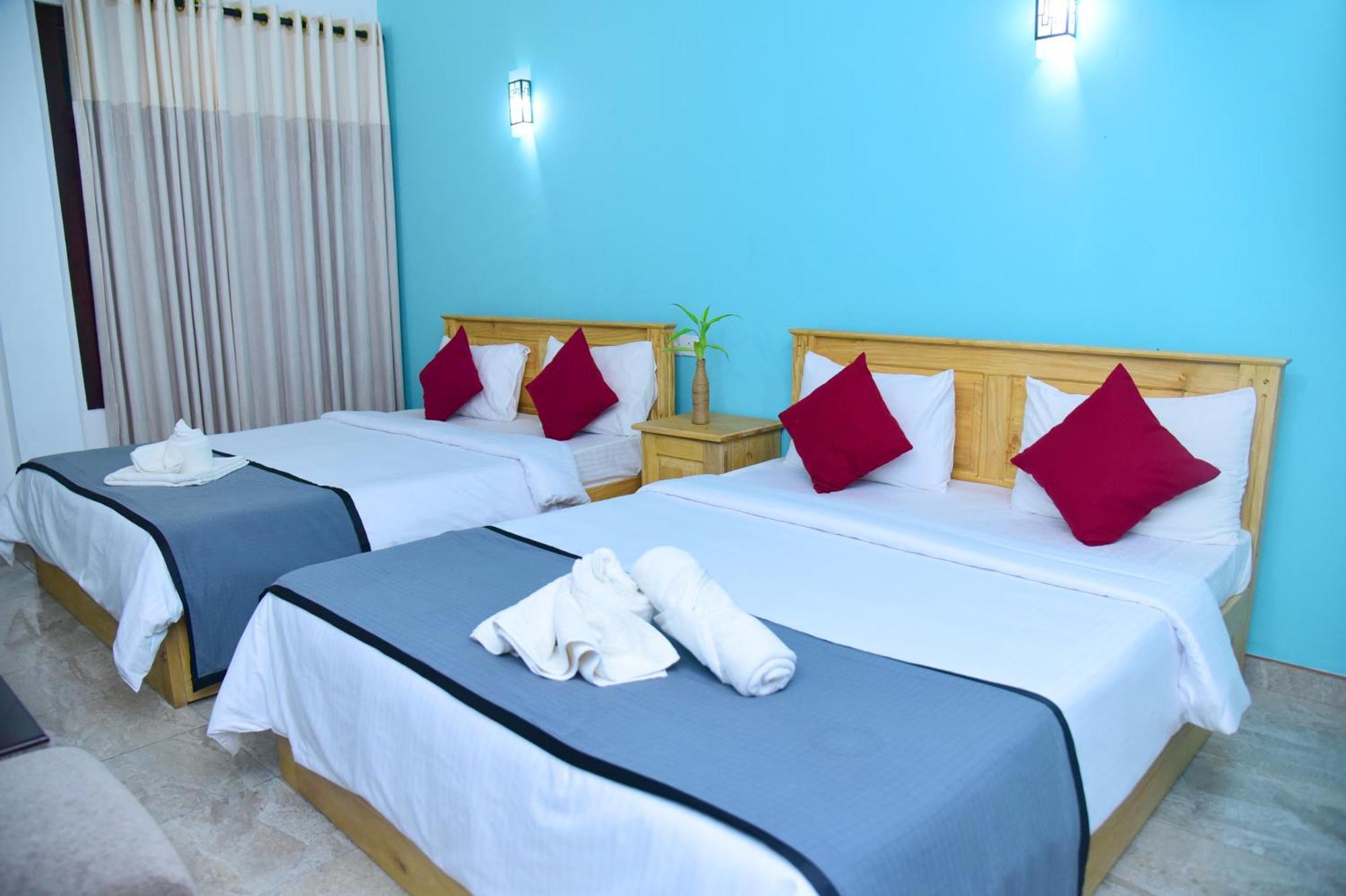 Heavens Gate Hotel 2*