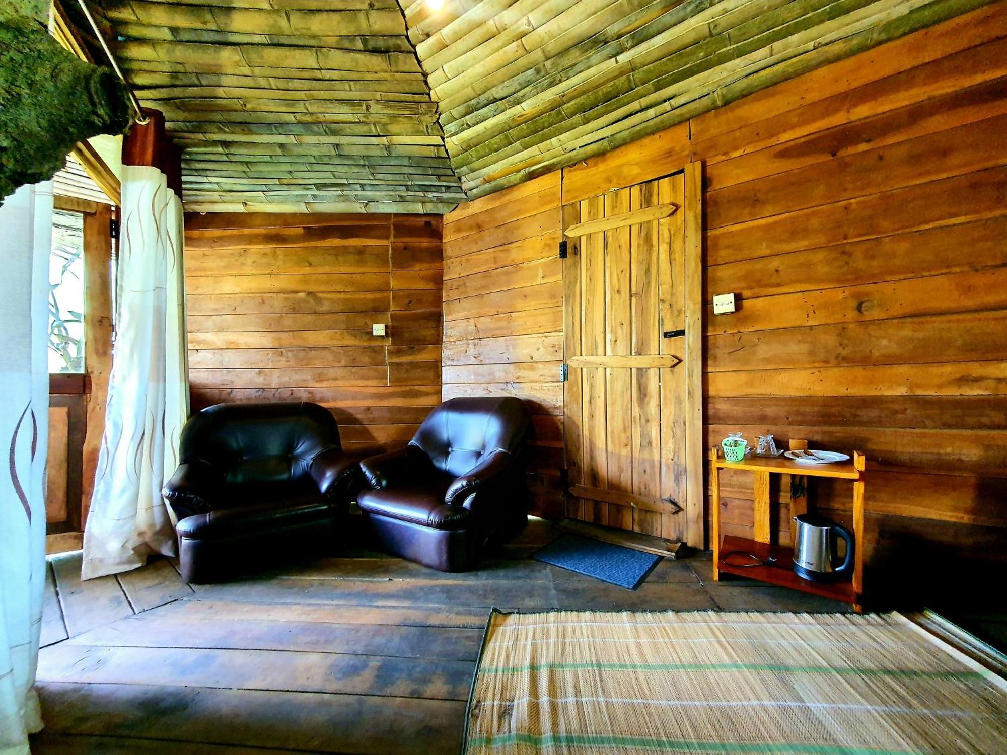 The Winsome & Tree House Bed & Breakfast Ella