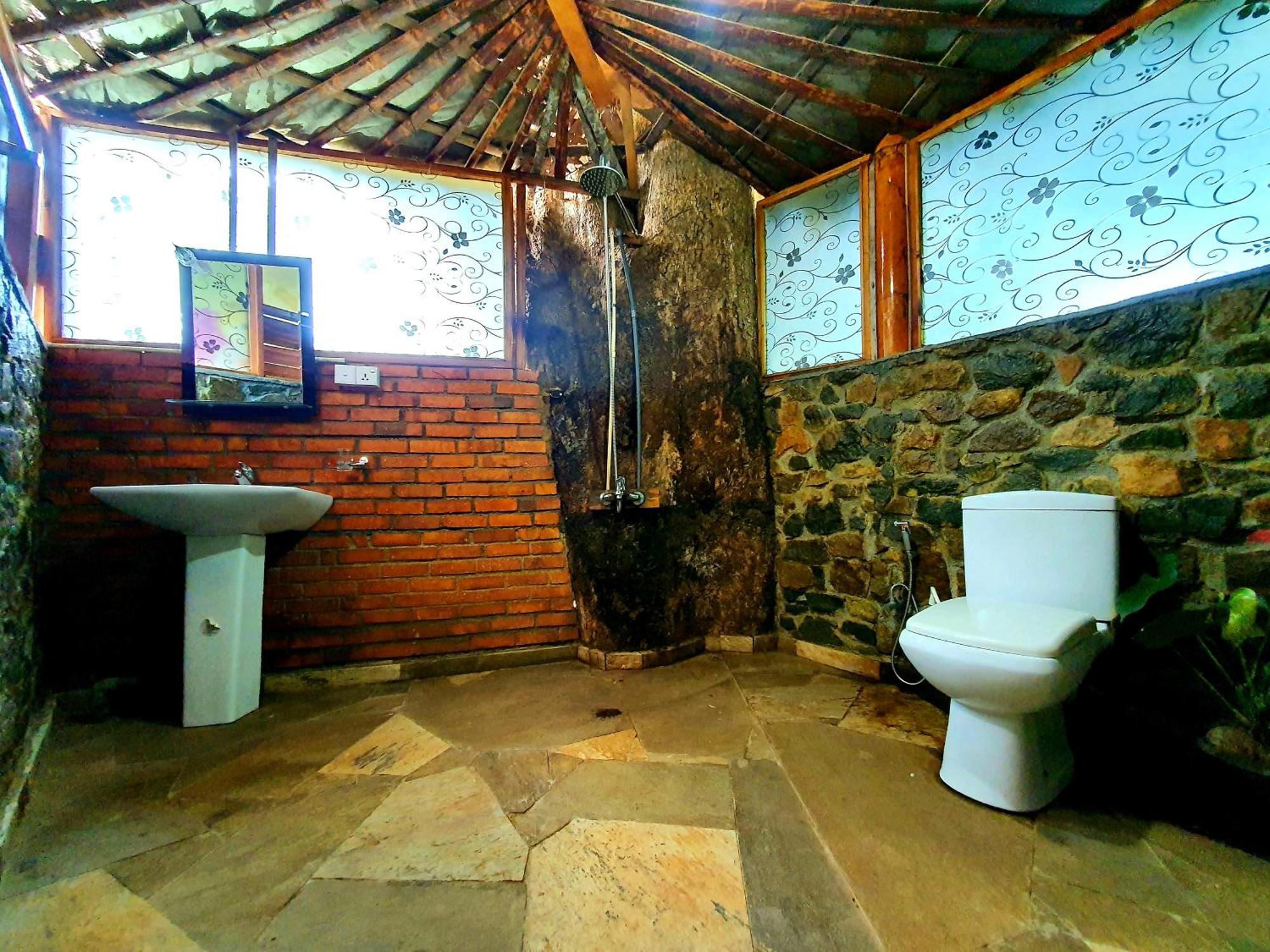 The Winsome & Tree House Bed & Breakfast *