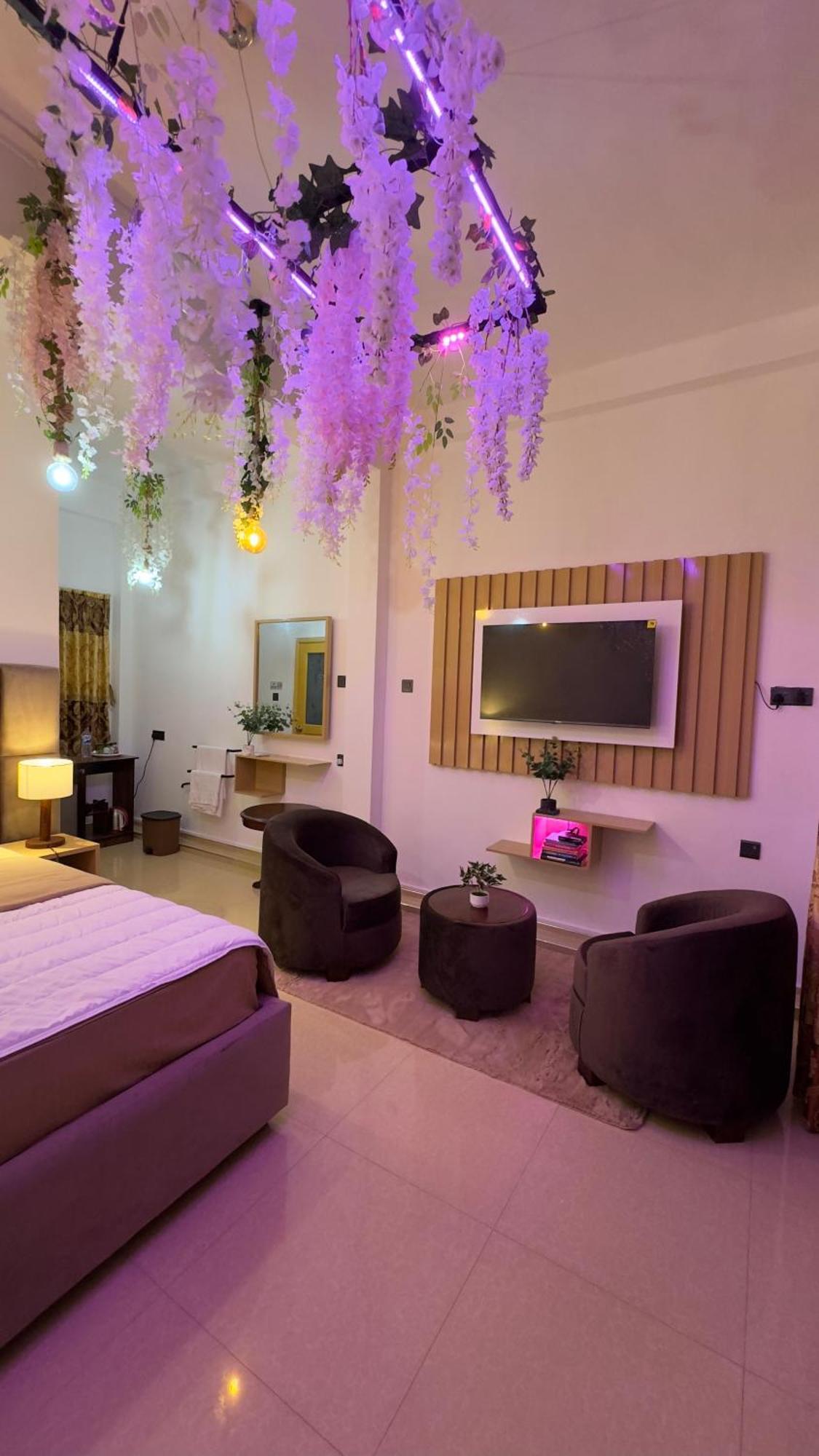 Homes Guest -